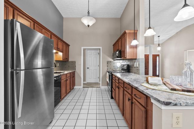 11114 Oak Bend Ct, Louisville, KY 40241