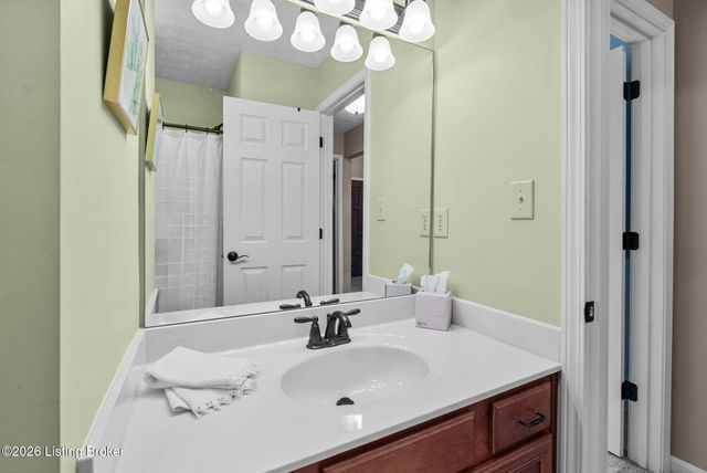 11114 Oak Bend Ct, Louisville, KY 40241