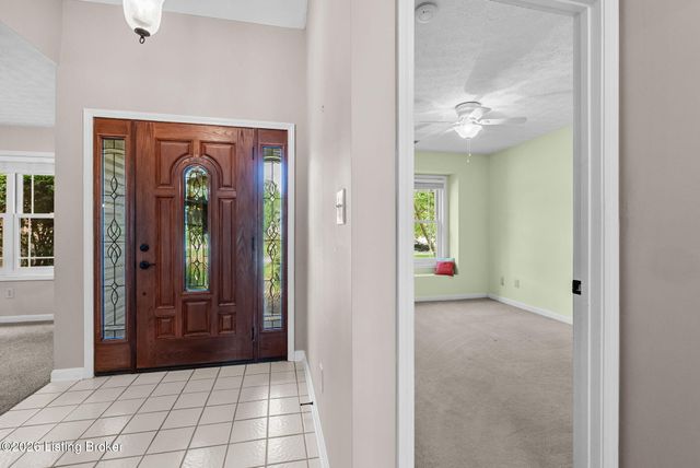 11114 Oak Bend Ct, Louisville, KY 40241