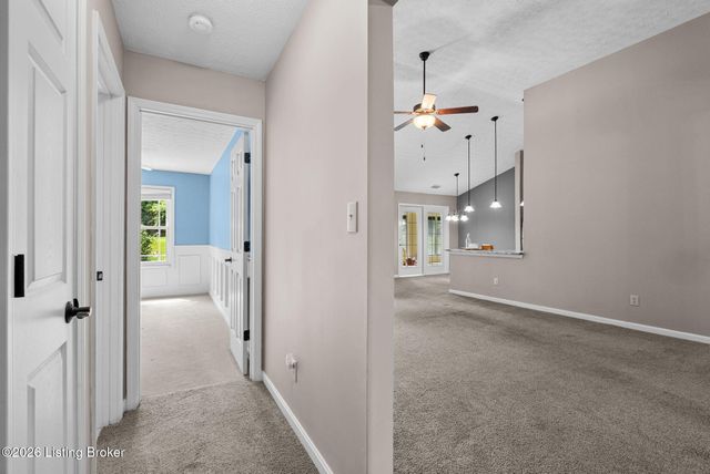 11114 Oak Bend Ct, Louisville, KY 40241