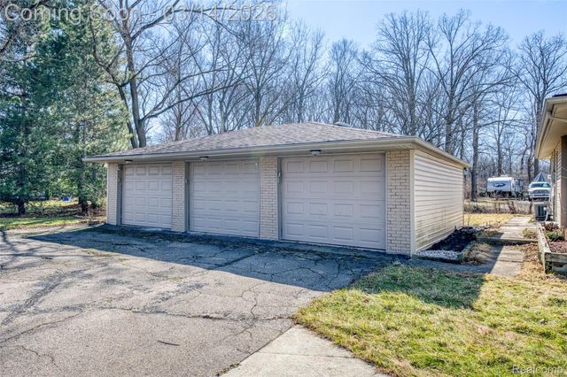 19580 Parke Lane, Grosse Ile Township, MI 48138