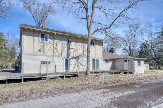 19580 Parke Lane, Grosse Ile Township, MI 48138