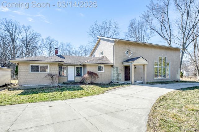 19580 Parke Lane, Grosse Ile Township, MI 48138