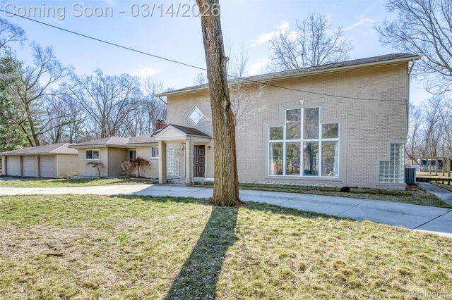 19580 Parke Lane, Grosse Ile Township, MI 48138