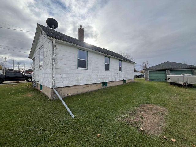 109 N RICHMOND STREET, Gillett, WI 54124