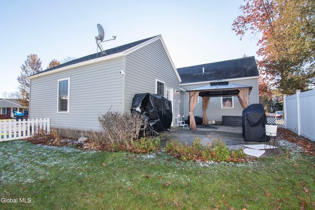 11 Pine Road, Moreau, NY 12803