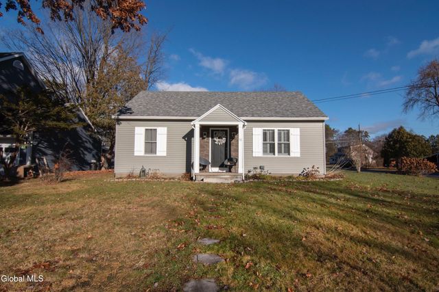 11 Pine Road, Moreau, NY 12803