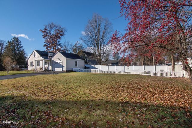 11 Pine Road, Moreau, NY 12803