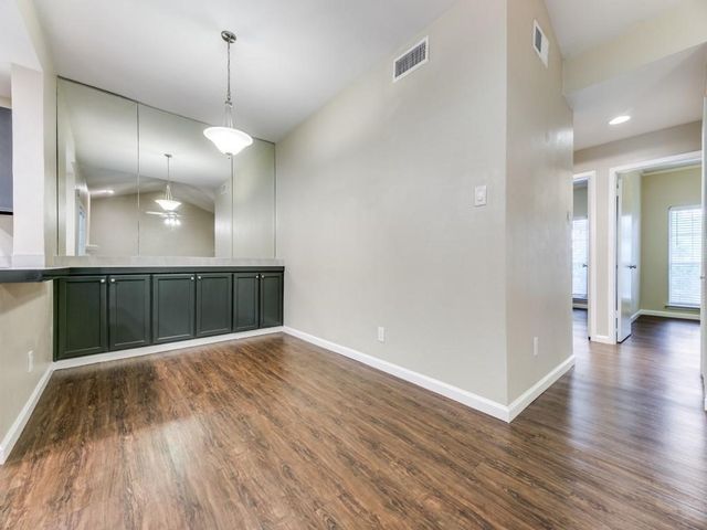 8601 Park Lane 221, Dallas, TX 75231