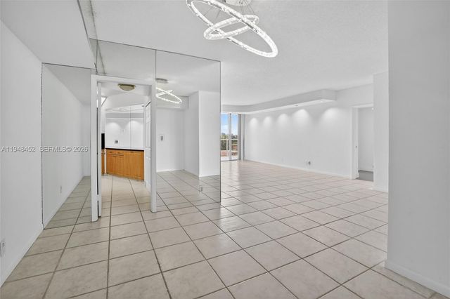 20281 E Country Club Drive 405, Aventura, FL 33180