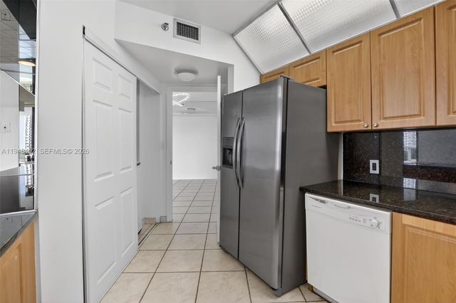 20281 E Country Club Drive 405, Aventura, FL 33180