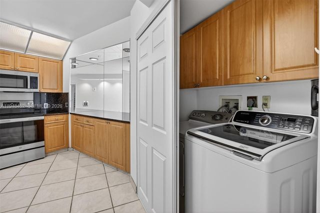 20281 E Country Club Drive 405, Aventura, FL 33180