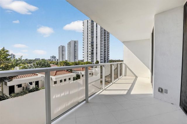 20281 E Country Club Drive 405, Aventura, FL 33180