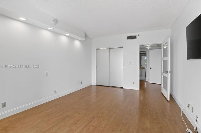 20281 E Country Club Drive 405, Aventura, FL 33180
