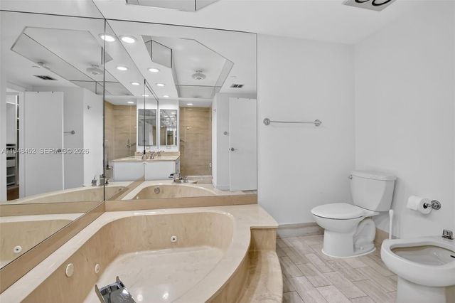 20281 E Country Club Drive 405, Aventura, FL 33180