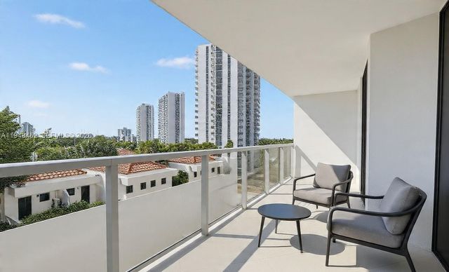 20281 E Country Club Drive 405, Aventura, FL 33180