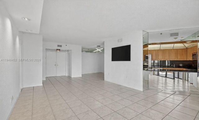 20281 E Country Club Drive 405, Aventura, FL 33180
