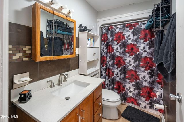 2413-2415 6th Avenue, Watervliet, NY 12189