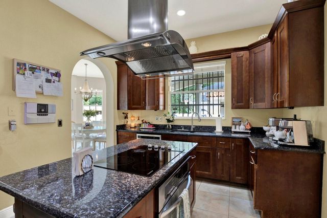 2721 N ROYAL COURT, Tampa, FL 33602