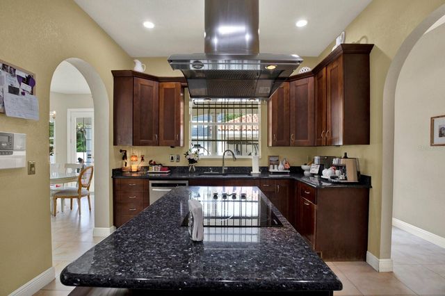 2721 N ROYAL COURT, Tampa, FL 33602