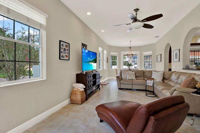 2721 N ROYAL COURT, Tampa, FL 33602