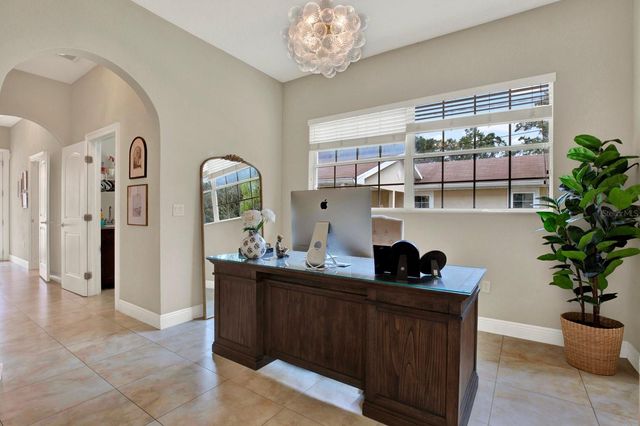 2721 N ROYAL COURT, Tampa, FL 33602