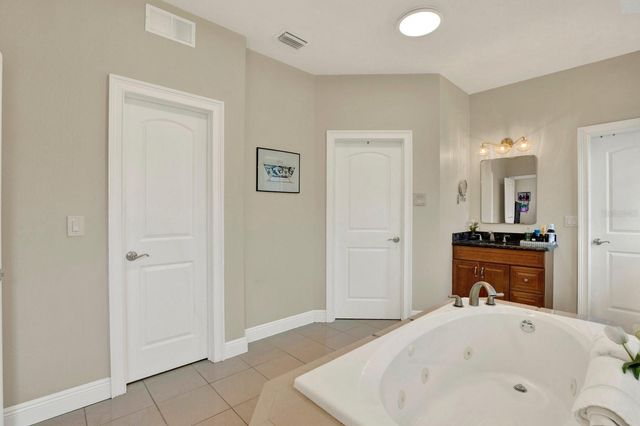 2721 N ROYAL COURT, Tampa, FL 33602