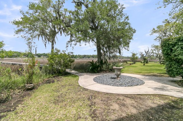 4702 Blockhouse Lane, Hollywood, SC 29449