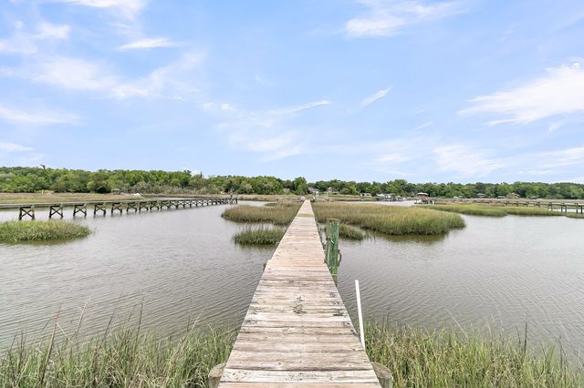 4702 Blockhouse Lane, Hollywood, SC 29449