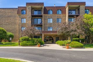 2100 Valencia Drive 102B, Northbrook, IL 60062