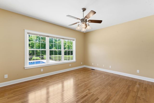 180 Gilliam Ln, Tullahoma, TN 37388