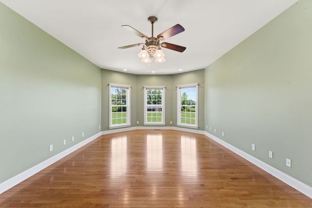 180 Gilliam Ln, Tullahoma, TN 37388
