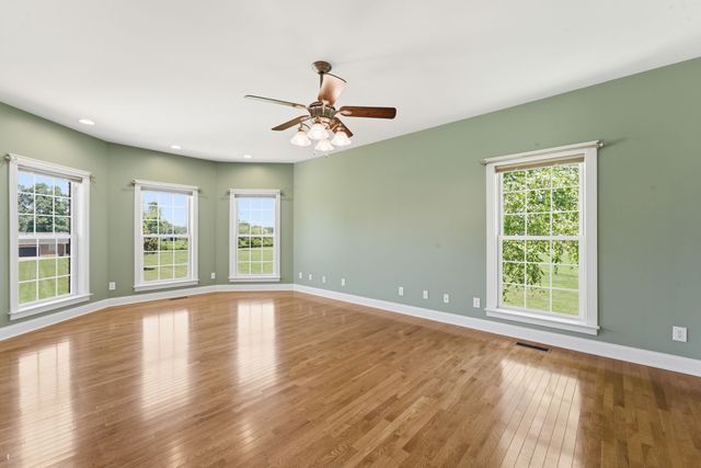 180 Gilliam Ln, Tullahoma, TN 37388