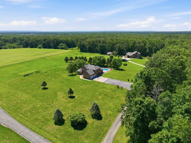180 Gilliam Ln, Tullahoma, TN 37388