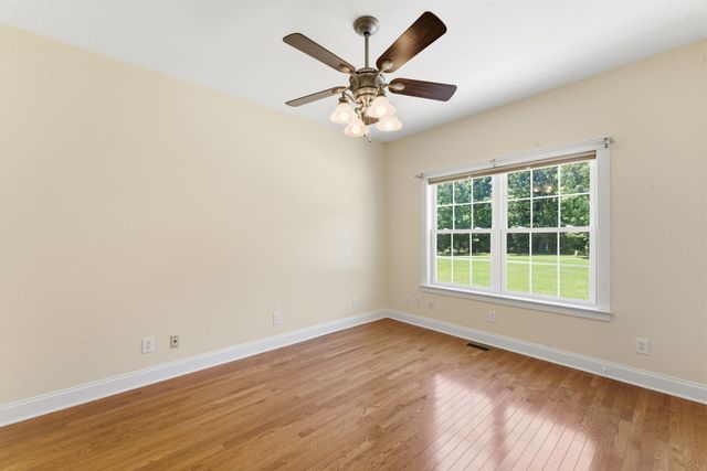 180 Gilliam Ln, Tullahoma, TN 37388