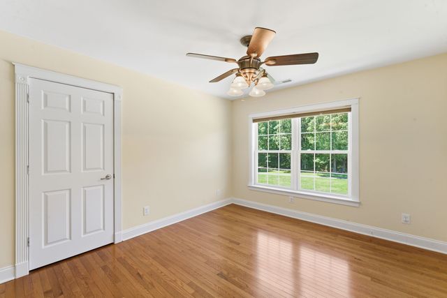 180 Gilliam Ln, Tullahoma, TN 37388