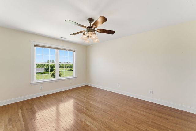180 Gilliam Ln, Tullahoma, TN 37388
