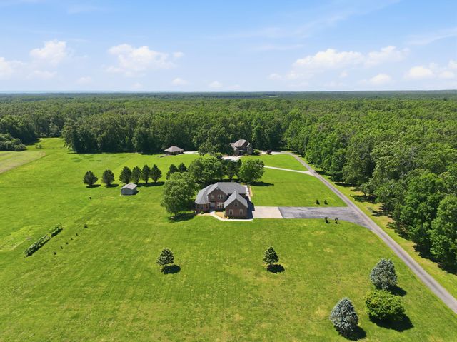 180 Gilliam Ln, Tullahoma, TN 37388
