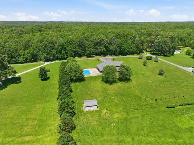 180 Gilliam Ln, Tullahoma, TN 37388