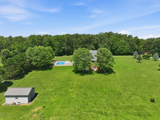 180 Gilliam Ln, Tullahoma, TN 37388