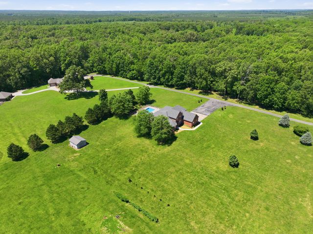 180 Gilliam Ln, Tullahoma, TN 37388