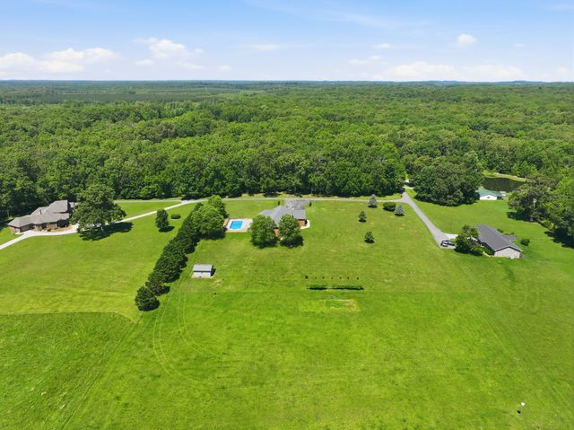 180 Gilliam Ln, Tullahoma, TN 37388