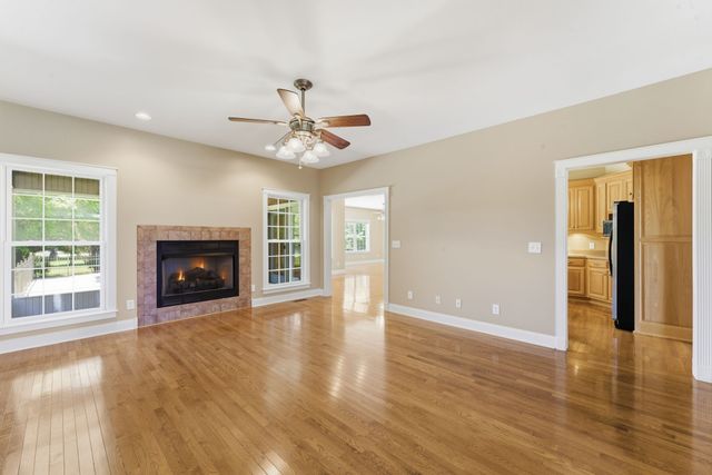 180 Gilliam Ln, Tullahoma, TN 37388
