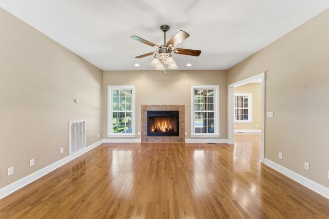 180 Gilliam Ln, Tullahoma, TN 37388