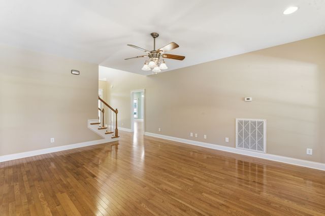 180 Gilliam Ln, Tullahoma, TN 37388