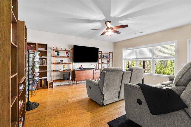 910 Acadiana Drive, Sandy Springs, GA 30328