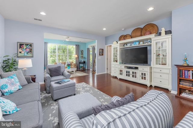 27 EMBASSY DR, Woolwich Twp, NJ 08085