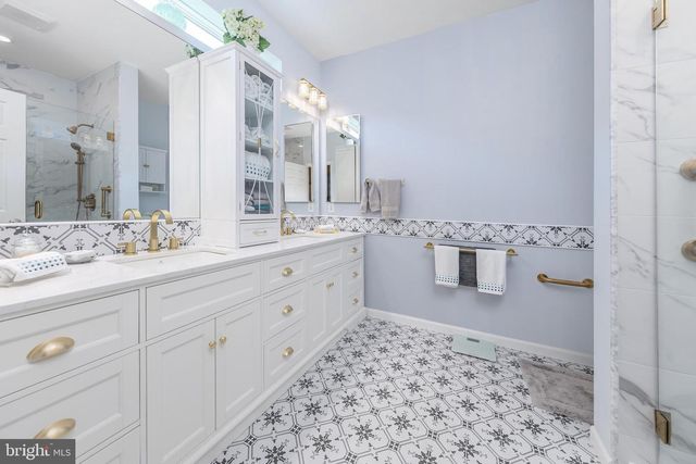 27 EMBASSY DR, Woolwich Twp, NJ 08085