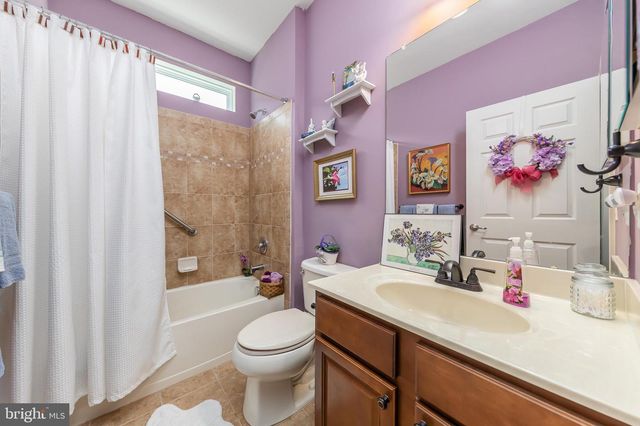 27 EMBASSY DR, Woolwich Twp, NJ 08085