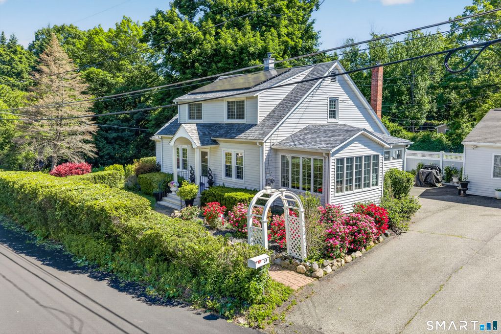 39 Clearview Avenue, Danbury, CT 06811